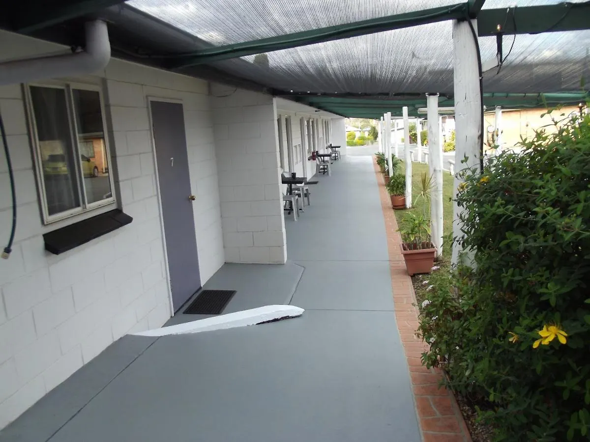 Leo Hotel Motel Clermont Australia
